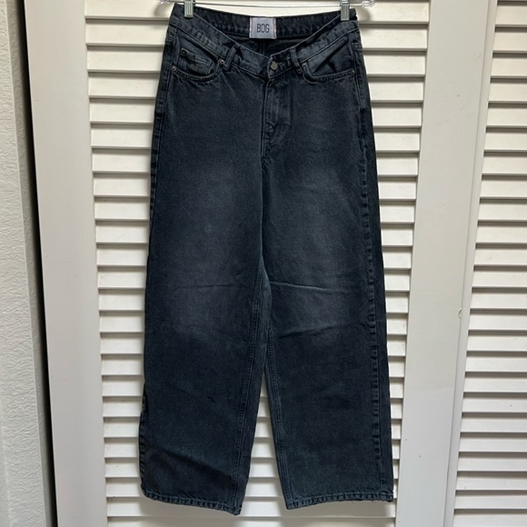 BDG Dipped V Jeans - Picture 1 of 5